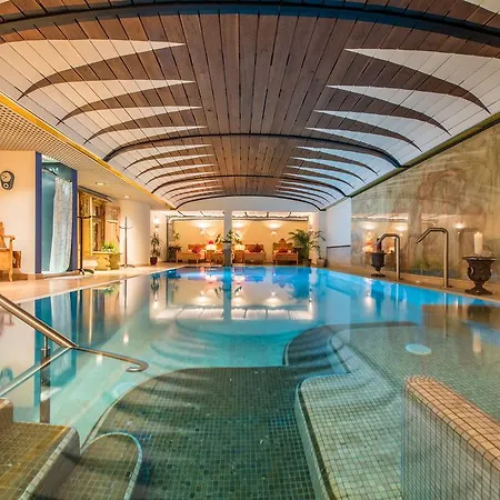 Отель Adler & Stube 4*